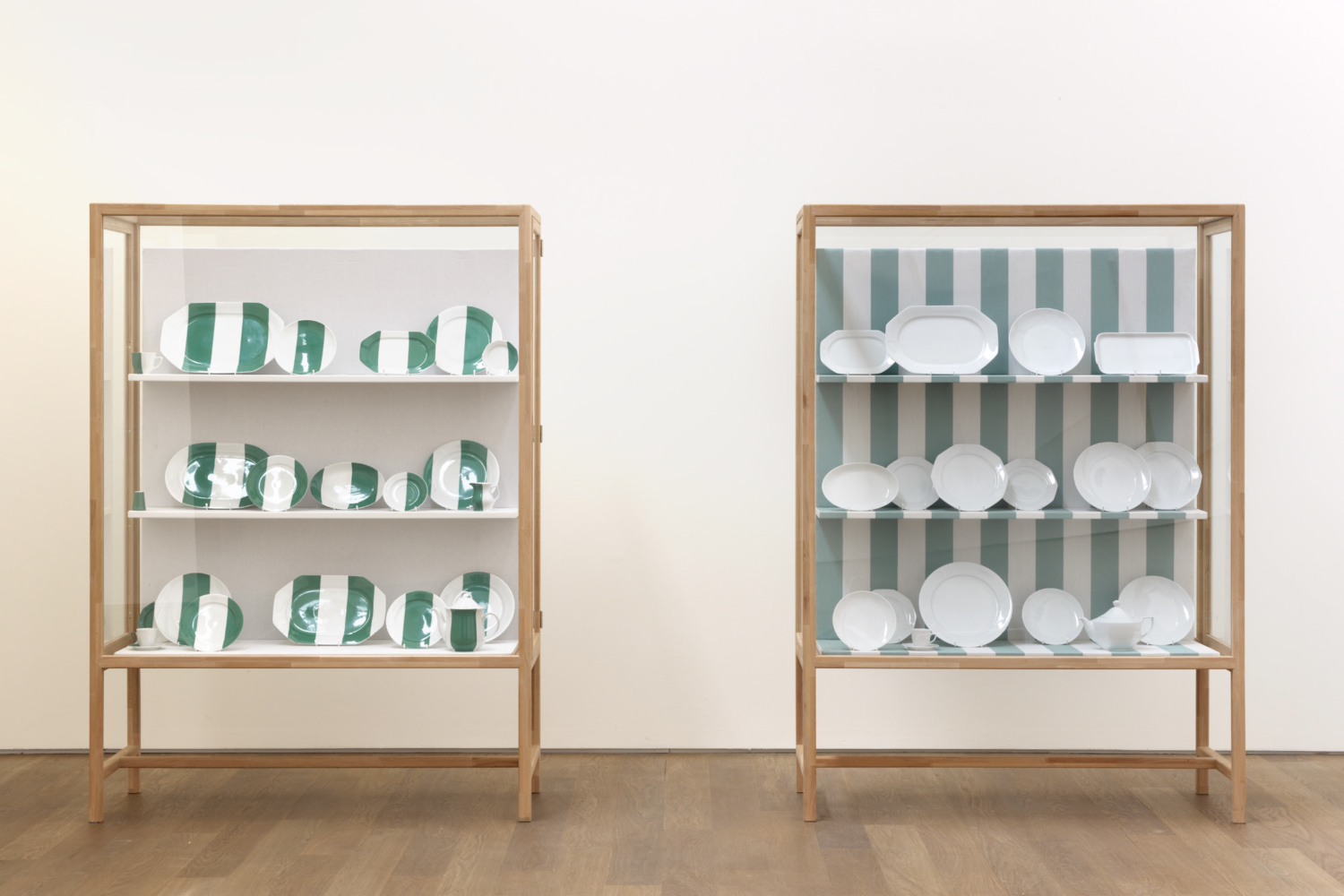 Daniel Buren, "Croisements", 1987. Collection Mudam Luxembourg. Donation 2018 - M.J.S., Paris