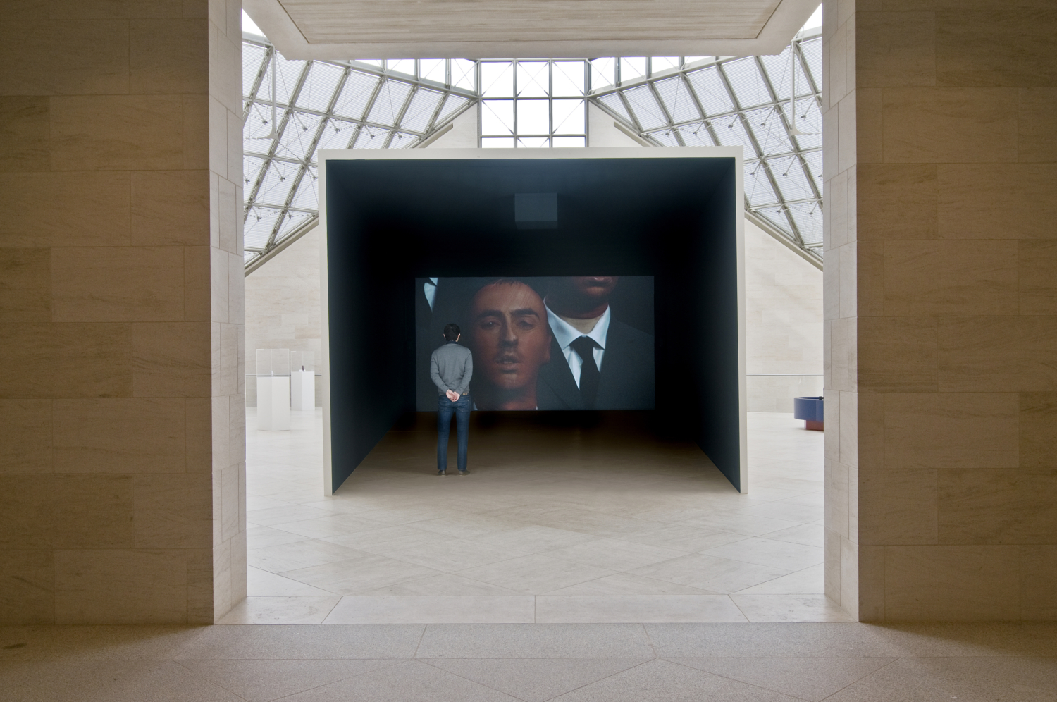 Œuvre présentée dans l'exposition "Le meilleur des mondes (du point de vue de la collection Mudam)", Mudam Luxembourg, 30.01.2010 – 23.05.2010. Sylvie Blocher, "Men in Pink", 2001, Collection Mudam Luxembourg, Donation 2003 – Amis des Musées d’Art et d’Histoire, Luxembourg