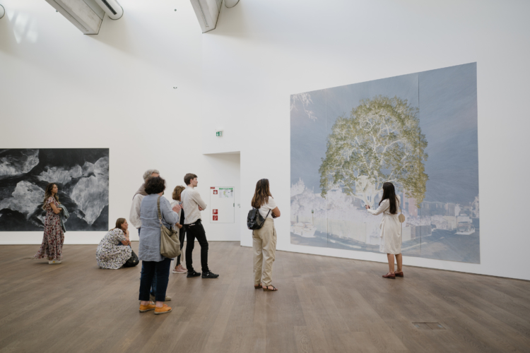 Visite de l'exposition de Tacita Dean au Mudam, 09.07.2022 – 05.02.2023 © Photo : Marion Dessard | Mudam Luxembourg