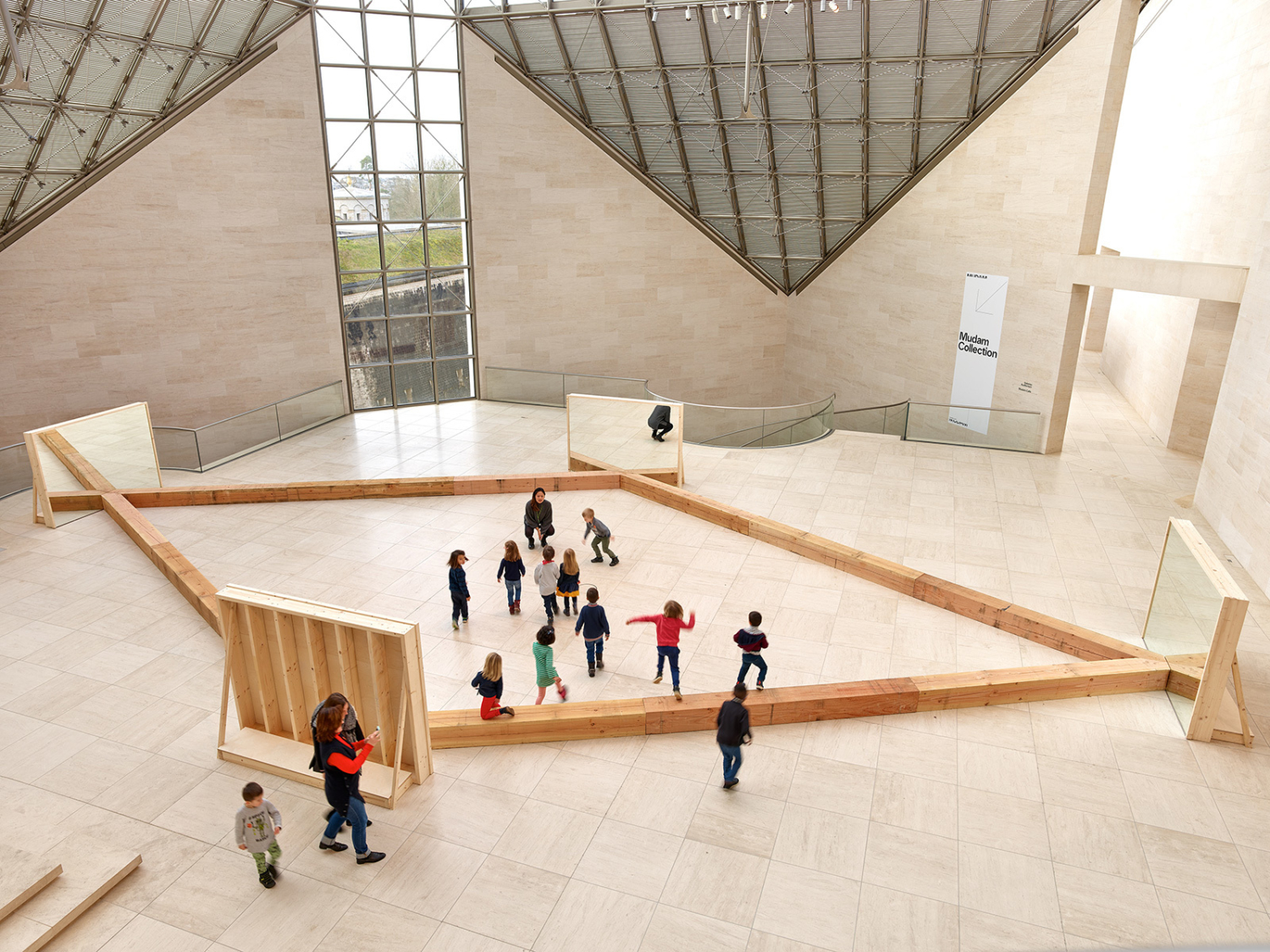 Vue de l’exposition "Robert Morris. The Perceiving Body", 08.02.2020 — 26.04.2020, Mudam Luxembourg