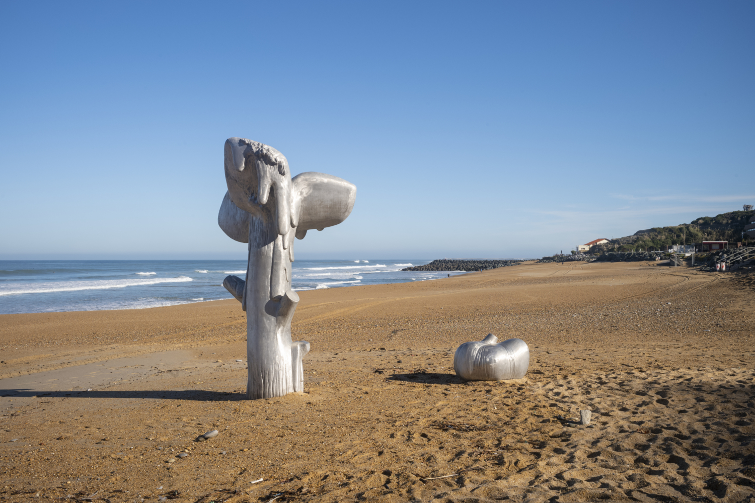 2 public sculptures by Martine Feipel & Jean Bechameil installed on a beach.