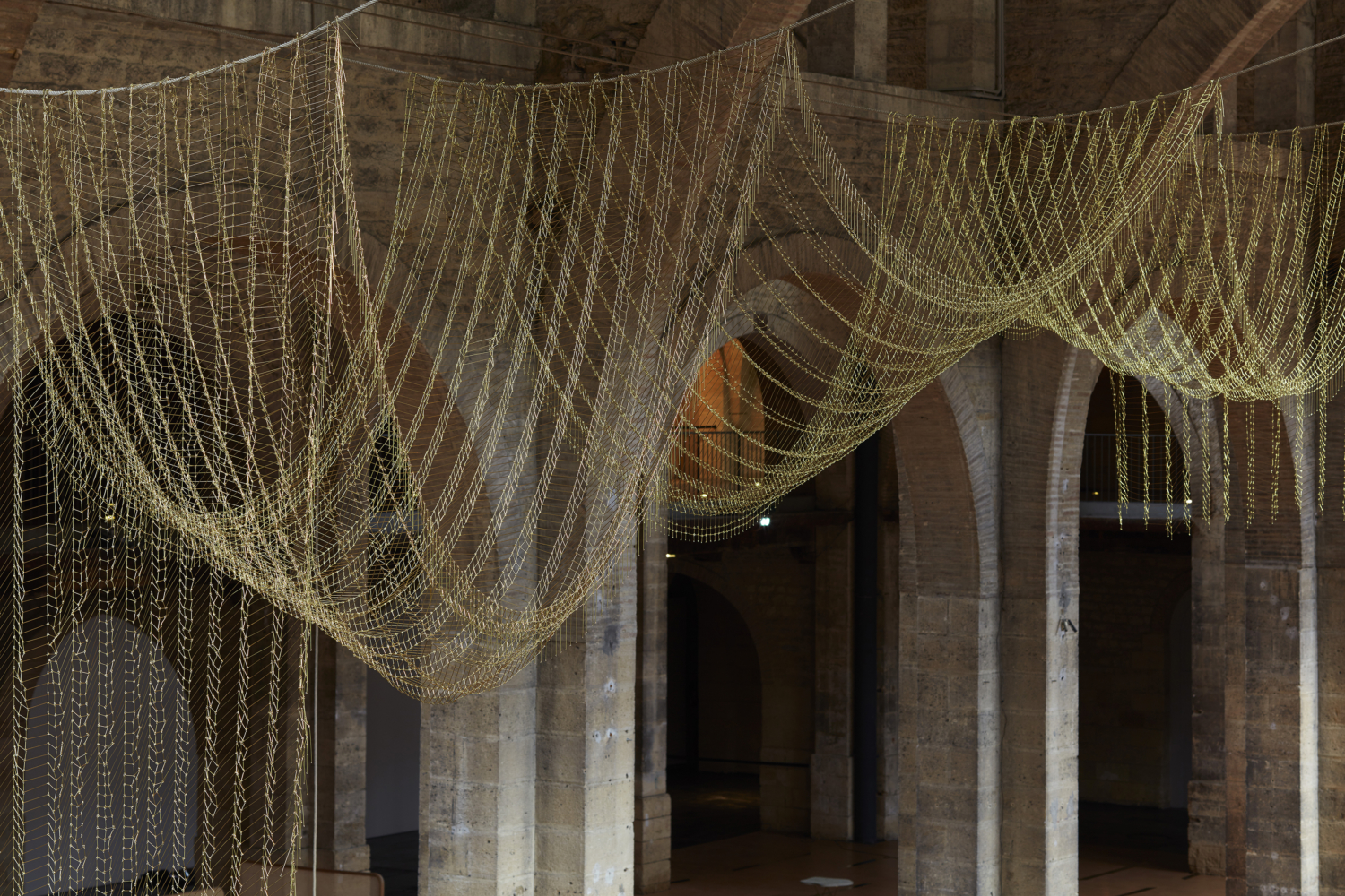 Leonor Antunes, "anni #18", 2015. Vue de l’exposition "the pliable plane", CAPC Musée d'Art Contemporain de Bordeaux, 2015–2016